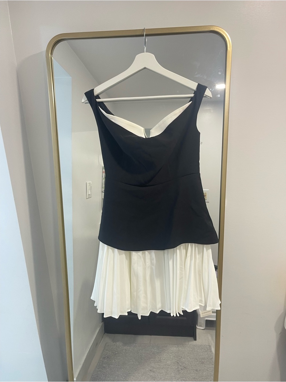 NWT Commense patchwork Off Shoulder Pleated Mini Dress Black and White Contrast - Picture 5 of 7